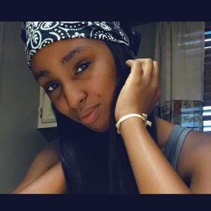 Meet your Posher, Monique